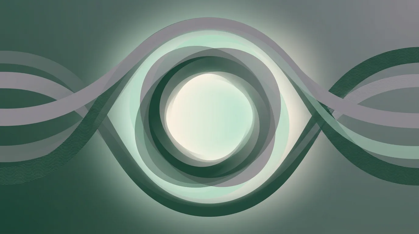 複数の予算レイヤーが中央の開発コアを囲み、固定費と変動費が一つの弧にまとまる抽象図